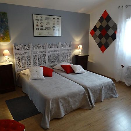 Une Chambre En Ville Савинье Номер фото