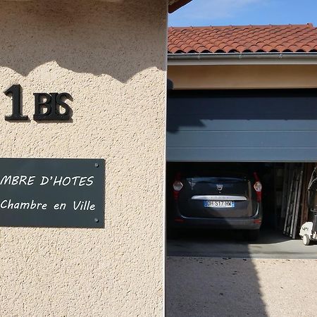 Une Chambre En Ville Савинье Экстерьер фото