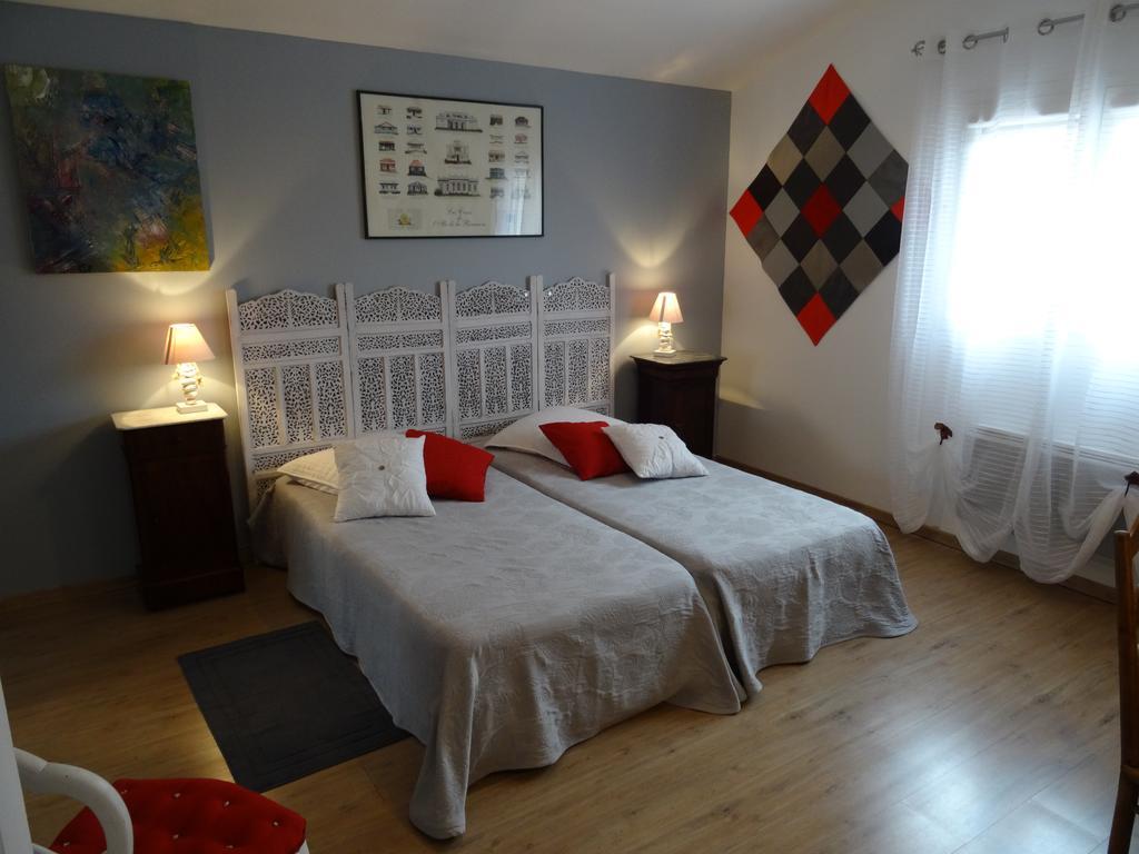 Une Chambre En Ville Савинье Номер фото