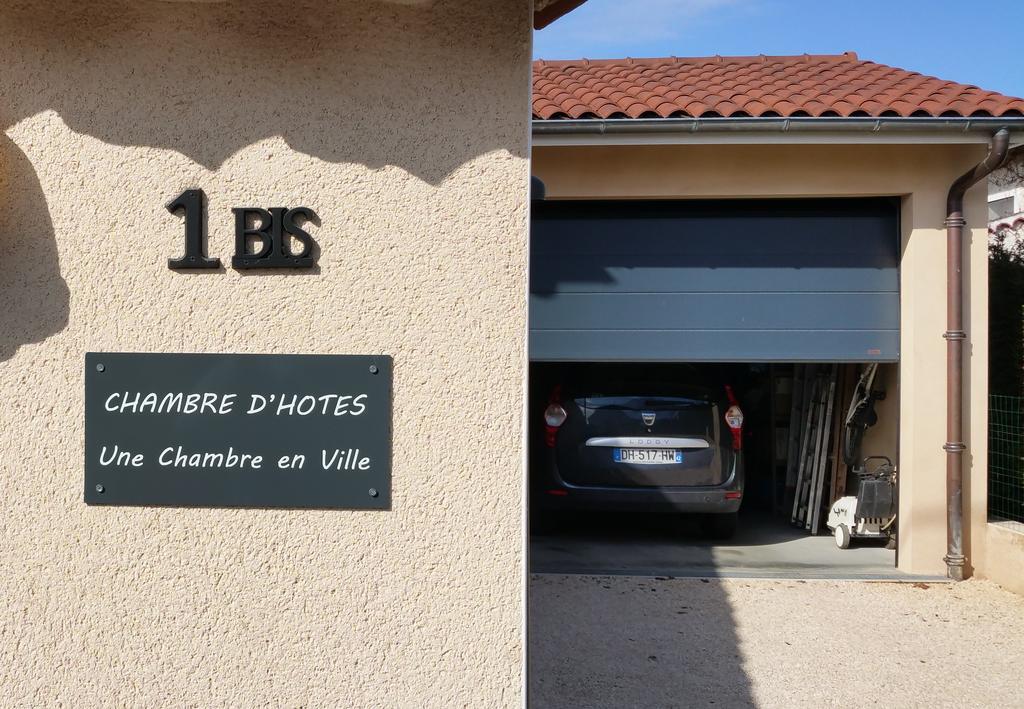 Une Chambre En Ville Савинье Экстерьер фото
